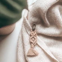 Lade das Bild in den Galerie-Viewer, Makramee Keychain "Macradamia" SAND