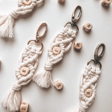 Lade das Bild in den Galerie-Viewer, Personalisierter Makramee Keychain "Macradamia" NATURAL
